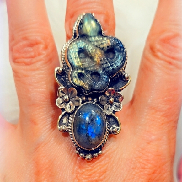 Jewelry - Labradorite Snake 🐍 Carved Handcrafted Tibetan Ring